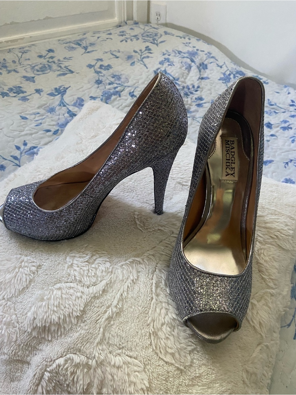 Badgley Mischka Silver Glitter Peep-Toe Platform Heels